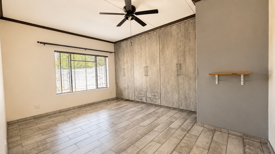 6 Bedroom Property for Sale in Flamwood North West